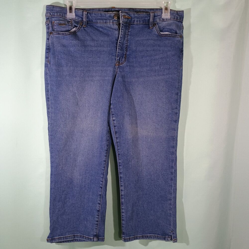 Women’s Cropped Straight Leg Jeans – Medium Wash Stretch Denim Capri Pants